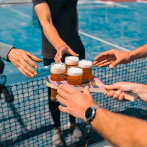 Padel racket voor bier